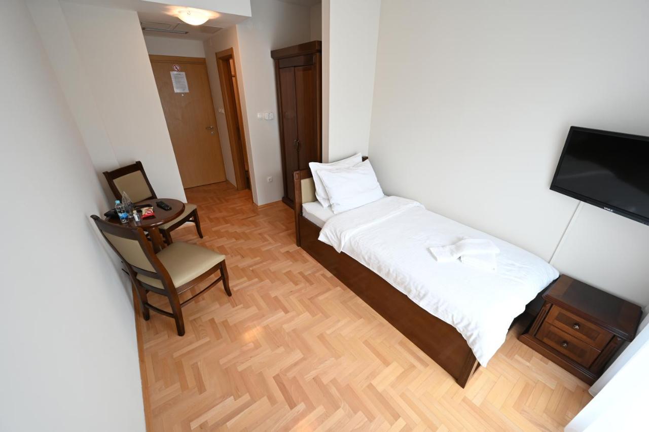 Hotel "Jkc Banja Luka" Экстерьер фото