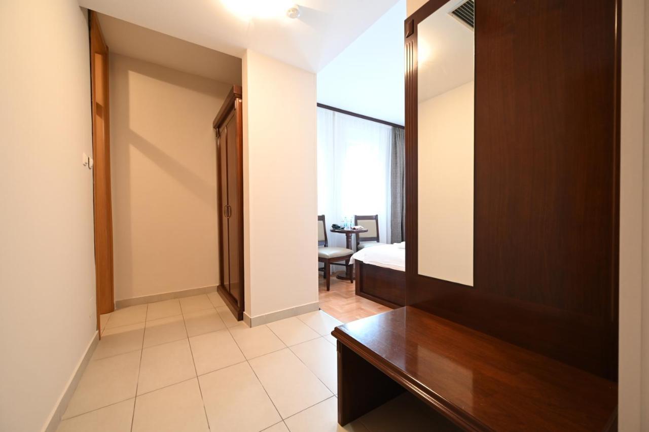 Hotel "Jkc Banja Luka" Экстерьер фото